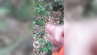 Mi svuoto i coglioni nel bosco