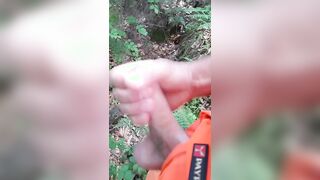 Mi svuoto i coglioni nel bosco