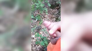 Mi svuoto i coglioni nel bosco