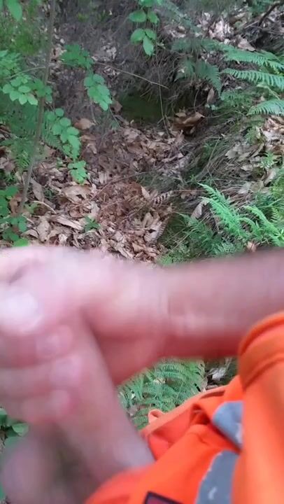Mi svuoto i coglioni nel bosco