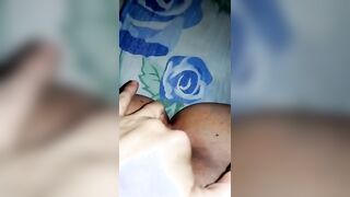 Carla si tocca la fica