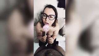 Lecca lecca e cazzo Pompino fidanzata con occhiali