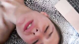 Sborrata in faccia dope una bella chiavata