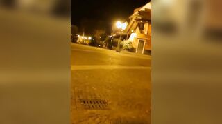 Masturbata nella piazzatta del paese