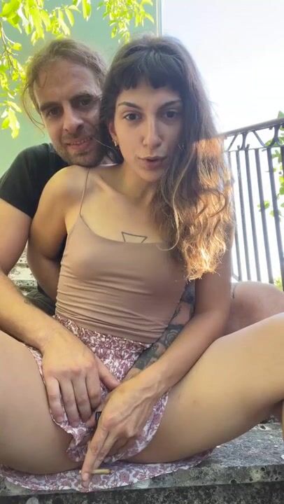Giovane coppia italiana esibizionista C4