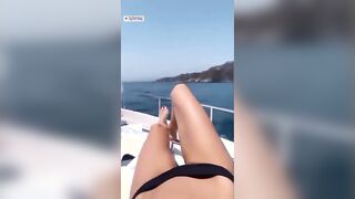 Anna Tatangelo in barca