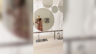 Paola Saulino Selfie allo specchio