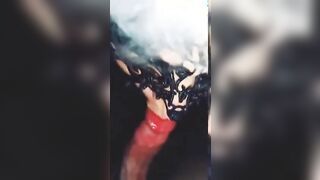 Napoletana ingoia piscia e sperma come una cagnetta