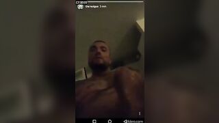 Gue Pequeno si sega il cazzo con una fans