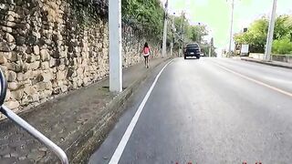 Fa un pompino a sconosciuto con ingoio e si fa pagare