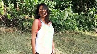 Fa un pompino a sconosciuto con ingoio e si fa pagare