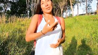 Fa un pompino a sconosciuto con ingoio e si fa pagare