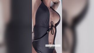 Cristina Buccino bikini estate