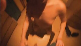 Studentessa italiana erasmus fa un pompino ad amico di colore