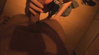 Studentessa italiana erasmus fa un pompino ad amico di colore