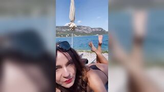 Milf in vacanza in relax