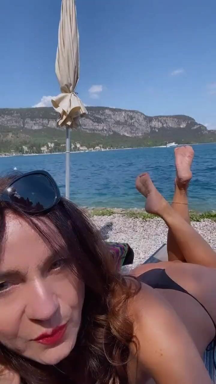 Milf in vacanza in relax