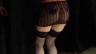 Moglie al club scambisti Trio con due singoli davanti a marito guardone