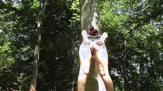 Ho le zanzare che mi entrano nel culo in questo cazzo di bosco