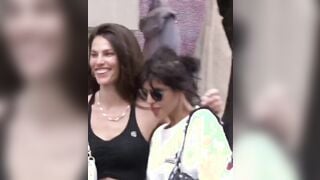 Dayane Mello lesbo limona con amica in pubblico