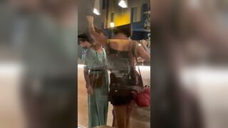 Milf venete lesbiche beccate a farsi un ditalino nel Pub VIDEO PORNO VIRALE ESCLUSIVO