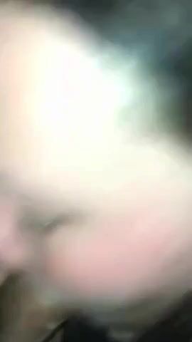 Fidanzata diciottenne si fa scopare la bocca