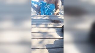 Flash tette moglie al ristorante in spiaggia