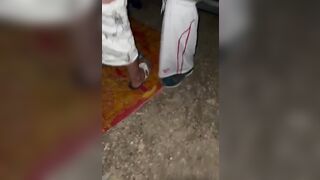 Gang bang moglie italiana matura scopata in un parcheggio da gruppo di singoli