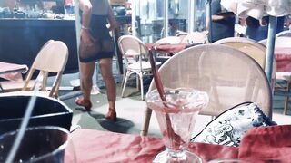 L'eccitazione di sedersi al bar senza mutandine