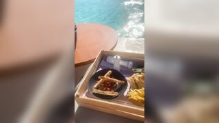 Paola Saulino bikini in piscina