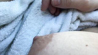 La tettona mi sega al mare