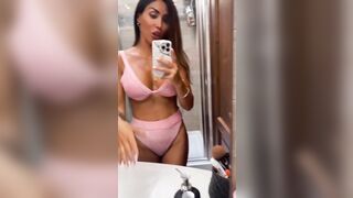 Gendalina splendida in bikini