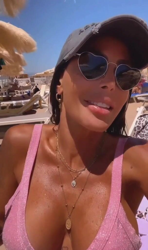 Gendalina splendida in bikini