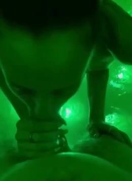 Pompino e scopata rilassante in jacuzzi coppia italiana