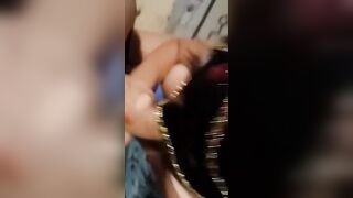 Gli faccio un pompino e lo faccio sborrare sulle tette