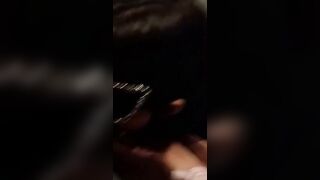 Gli faccio un pompino e lo faccio sborrare sulle tette