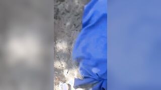 Moglie cavalca il Bull in pineta