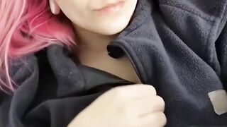 Ragazza italiana Capelli Rosa flash tette