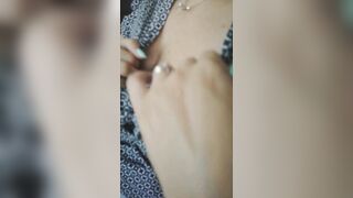 In macchina non riesco a stare ferma mi eccita toccarmi