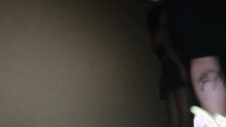 Molto eccitati scopiamo sotto casa come due fidanzatini