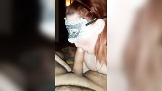 Pompino POV amica con mascherina e capelli rossi