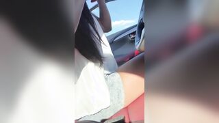 Tolgo reggiseno in auto