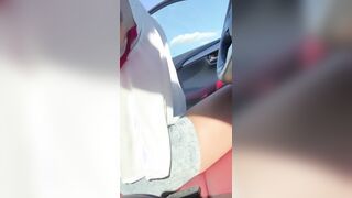 Tolgo reggiseno in auto