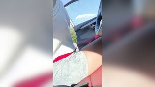 Tolgo reggiseno in auto