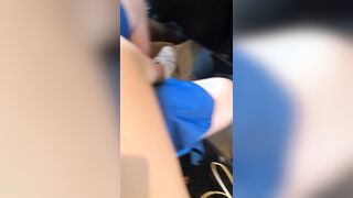 Fidanzata sega il cazzo in autobus al suo ragazzo