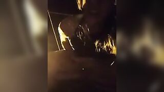 Coppia italiana esibizionista quasi beccata scopando di notte nel vicolo del paese