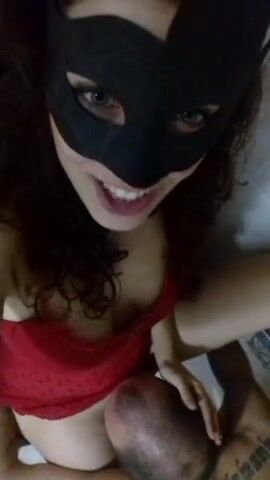 Vorresti che ti facessi un pompino mentre lui me la lecca?