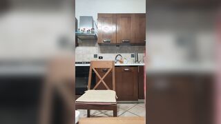 Milf italiana fica si masturba con vibratore C4