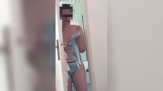 Mia moglie dopo la docciaGuardate mia moglie. Che ne pensate?