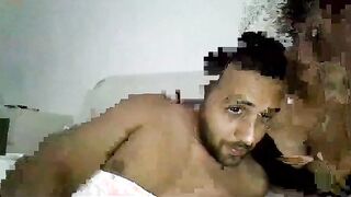 TEEN italiana con grosse tette si lecca la panna montata dai capezzoli